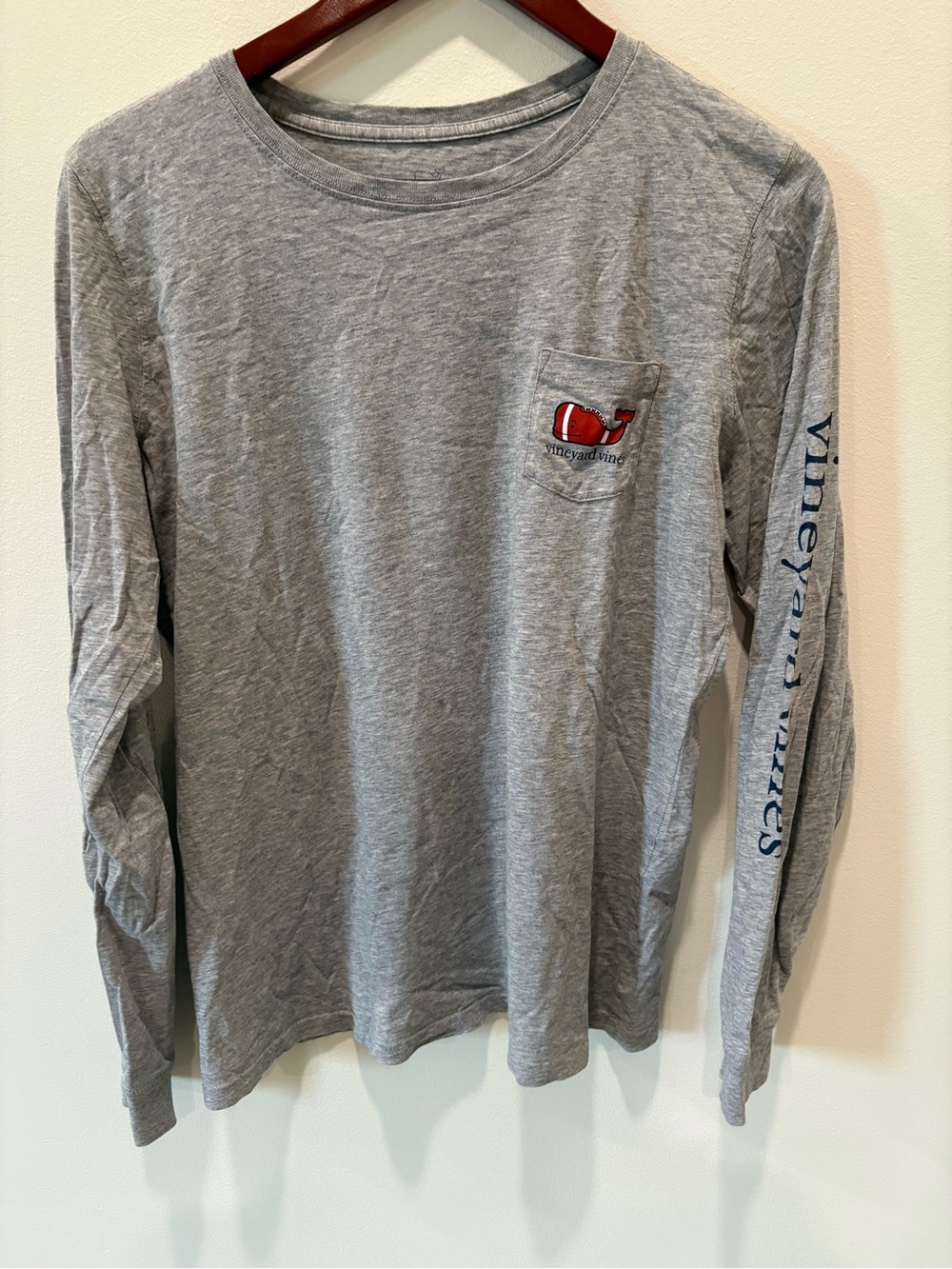 Women’s Vineyard Vines Football Whale Gray Long-Sleeve Pocket Tee